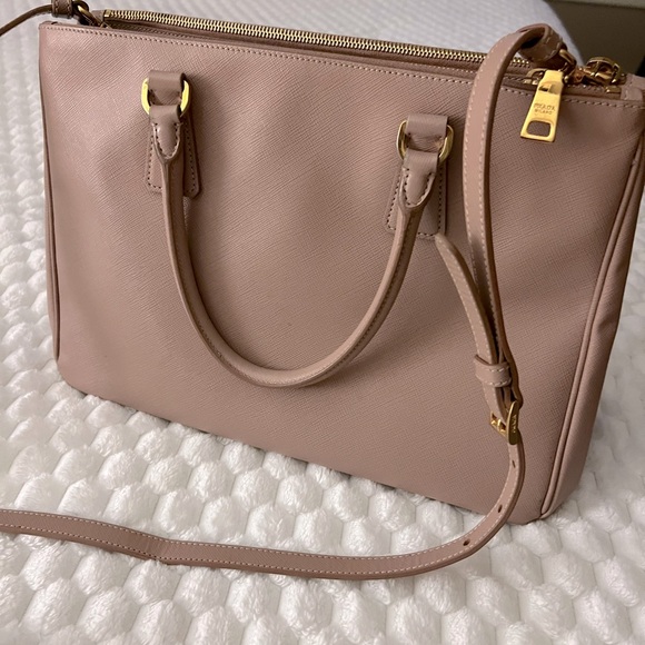 FINAL HOURS BEFORE I CONSIGN IT - Prada Lux Saffiano Double Zip Tote - Picture 7 of 16